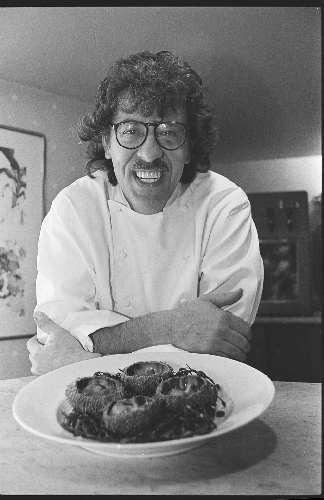 Szabó Gergely séf portréja, fekete-fehér