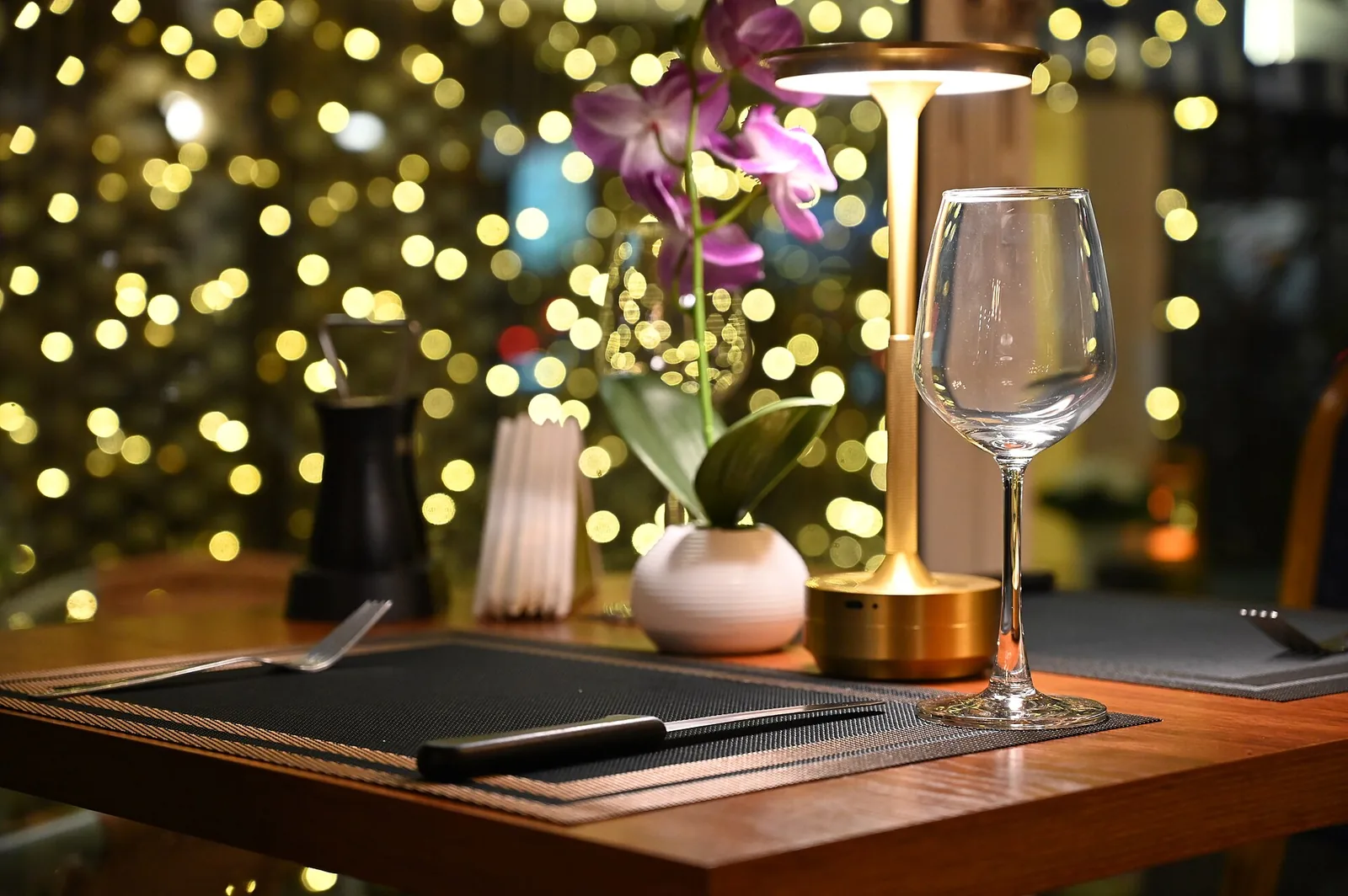 Klasszikus teríték a Fekete Dámában — asztalfoglalás